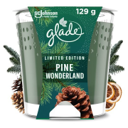 GLADE Pine Wonderland, vonná sviečka 129 g