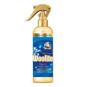 WOOLITE Fabric Revitalizer Blue Passion, parfumovaný osviežovač oblečenia 300ml