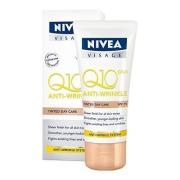 Nivea Visage Q10 Plus Tónovací denný krém proti vráskam, pre redukciu vrások a zjednotený tón pleti 